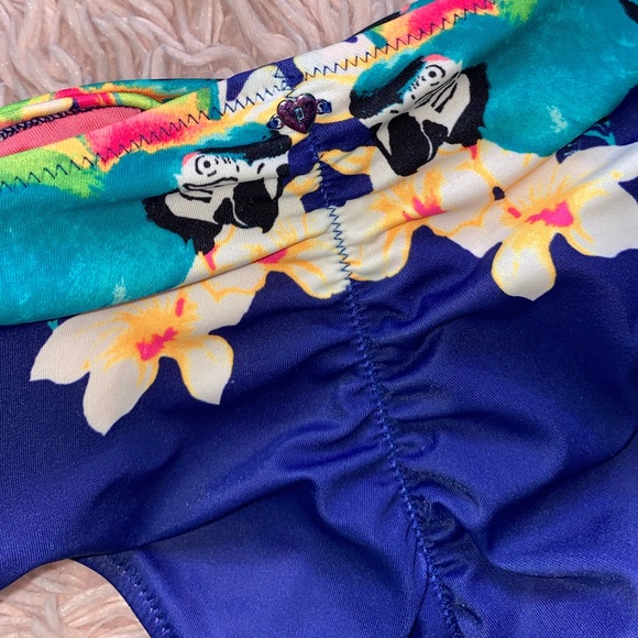 PINK BY VICTORIA'S SECRET TROPICAL PRINT CHEEKY BIKINI SET · SIZE M - Picture 4 of 5